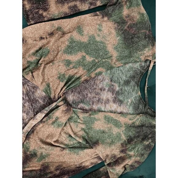 Bohemian Floral Print Top that ties in front - Picture 5 of 6